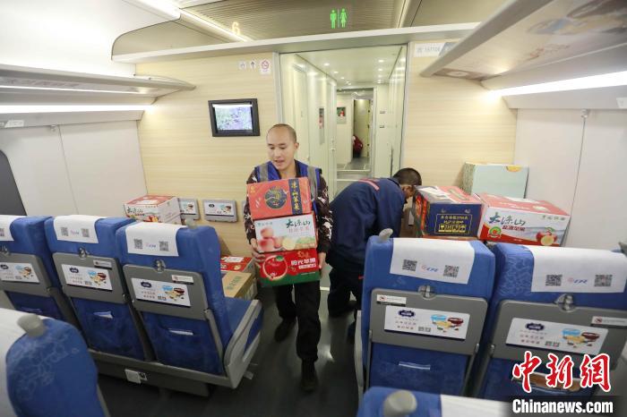 Encomendas expressas de duplo 11 s?o transportadas por trem-bala