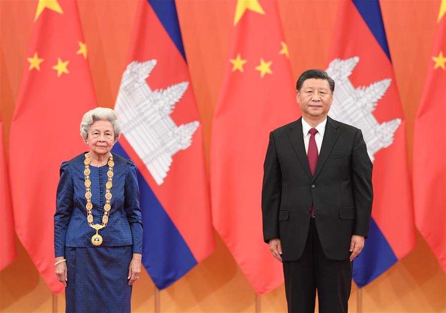 Xi concede medalha de amizade à rainha-m?e cambojana
