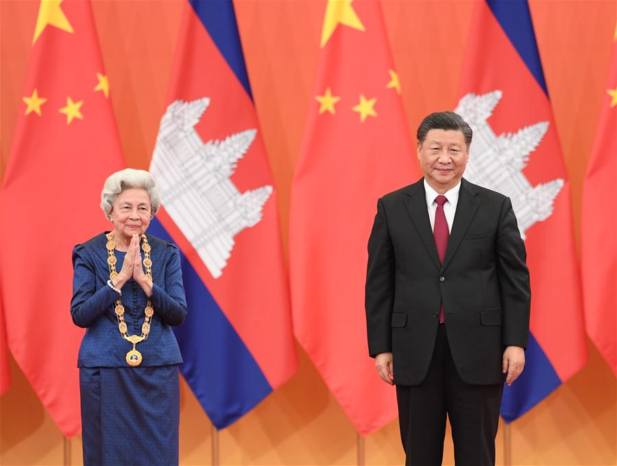 Xi concede medalha de amizade à rainha-m?e cambojana