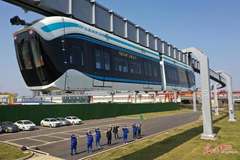 Hubei: primeiro monotrilho suspenso realiza teste n?o tripulado