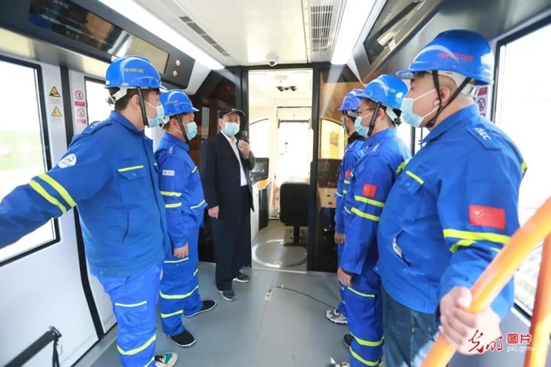 Hubei: primeiro monotrilho suspenso realiza teste n?o tripulado