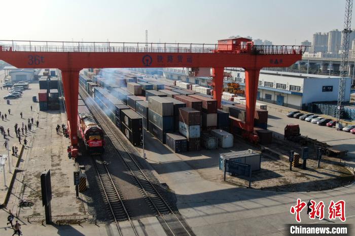 China transporta materiais de preven??o de pandemias para a Europa