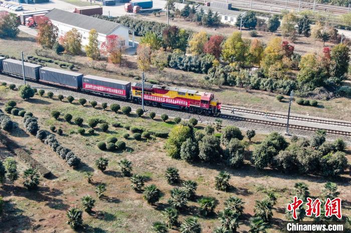 China transporta materiais de preven??o de pandemias para a Europa