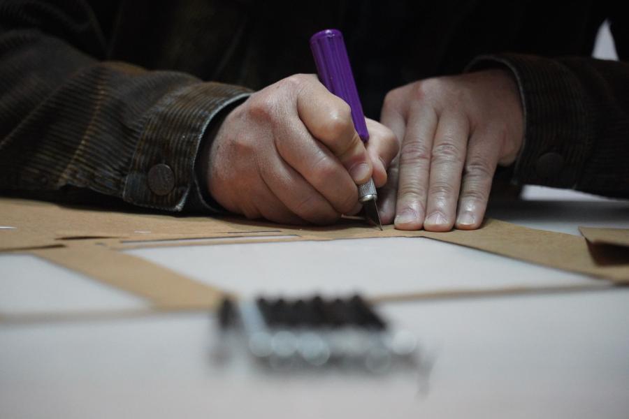 China: artista cria esculturas em papel-3D 