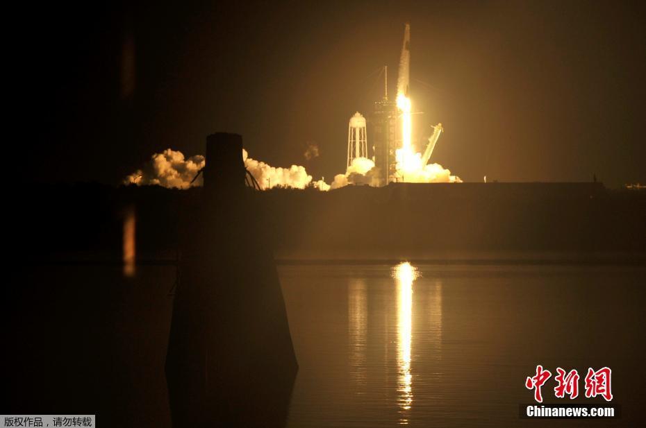 Space X lan?a cápsula Crew Dragon para Esta??o Espacial Internacional