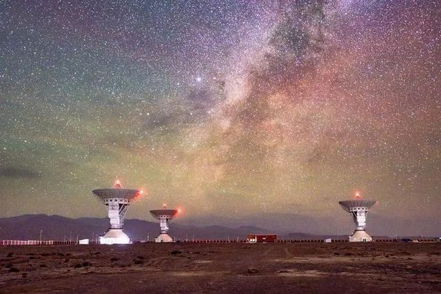 China finaliza primeiro sistema de antenas de monitoramento do espa?o profundo na regi?o de Xinjiang