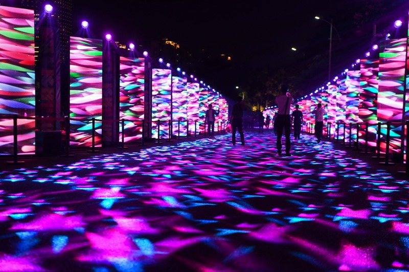 Guangzhou realiza show de luzes