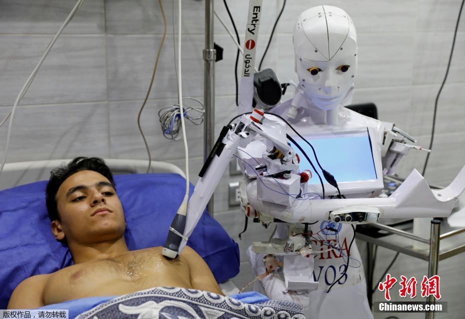Egito: rob?s inteligentes testam pacientes com suspeita da Covid-19
