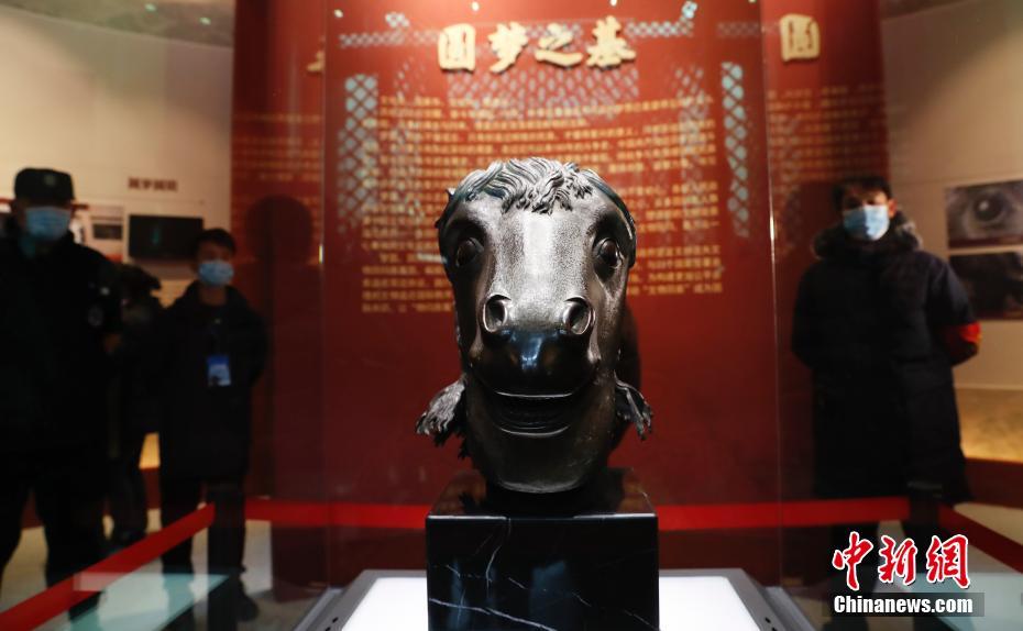 Estátua de cabe?a de cavalo retorna ao Antigo Palácio de Ver?o 