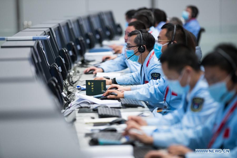 Chang'e-5 da China pousa na lua com miss?o de recolha de amostras