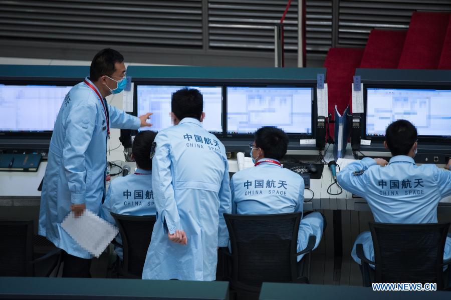 Chang'e-5 da China pousa na lua com miss?o de recolha de amostras