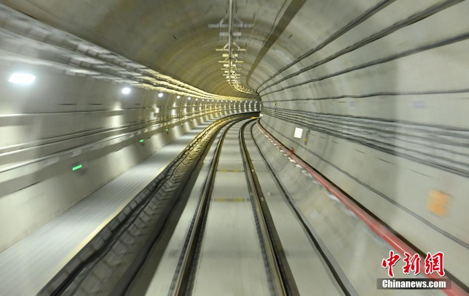 Galeria: Primeira linha de metr? totalmente automática da China