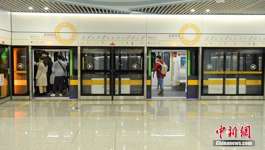 Galeria: Primeira linha de metr? totalmente automática da China