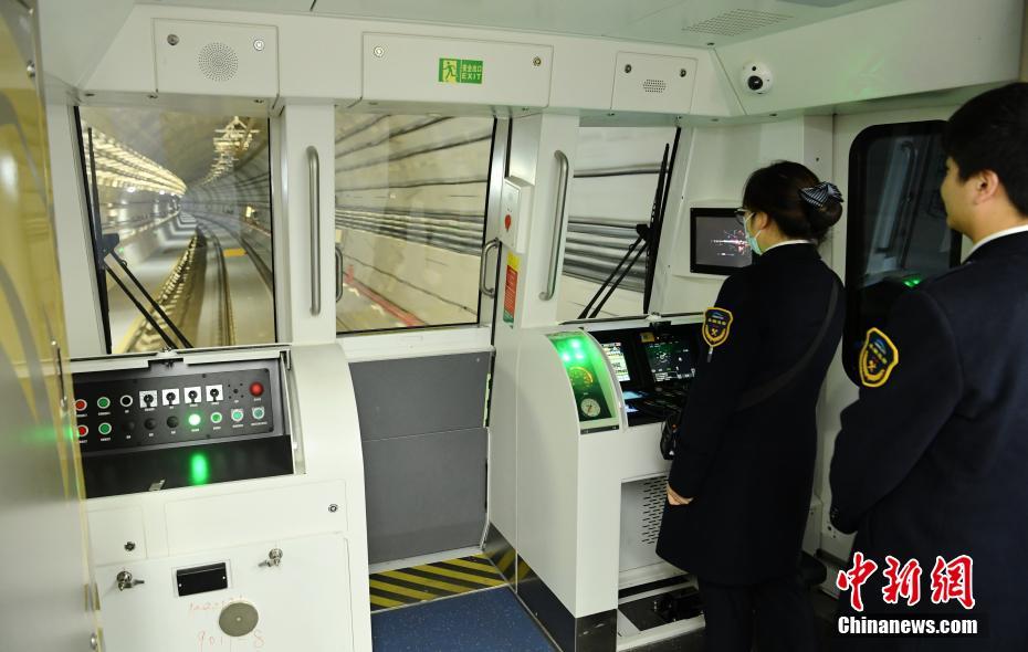Galeria: Primeira linha de metr? totalmente automática da China