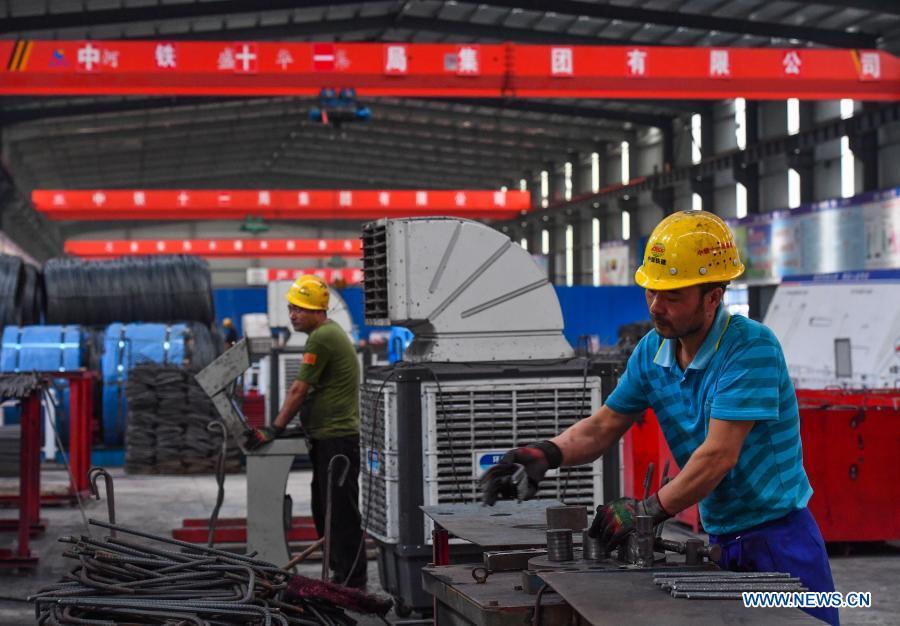 Rodovia Hezhou-Porto de Gaolan está em constru??o no sul da China