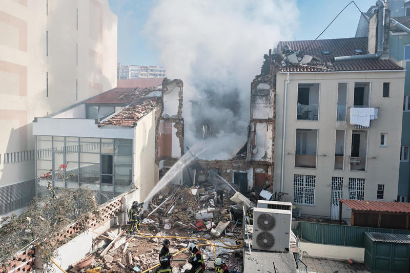 Explos?o e desabamento de edifício deixa um desaparecido e cinco feridos em Lisboa