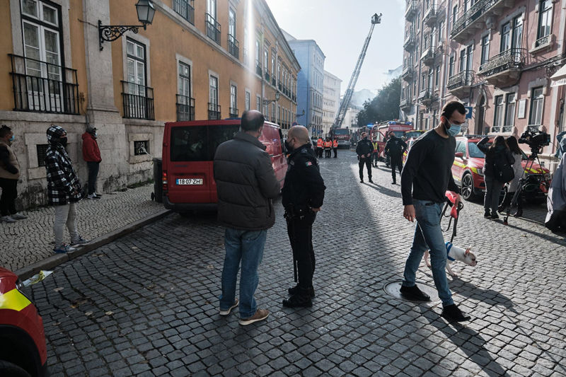 Explos?o e desabamento de edifício deixa um desaparecido e cinco feridos em Lisboa