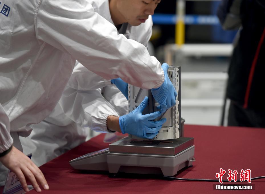 Amostras lunares coletadas pela Sonda Chang’e-5 s?o entregues oficialmente