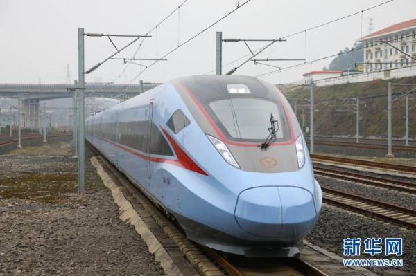 Tren-bala Fuxing inicia opera??o renovado no sudoeste da China