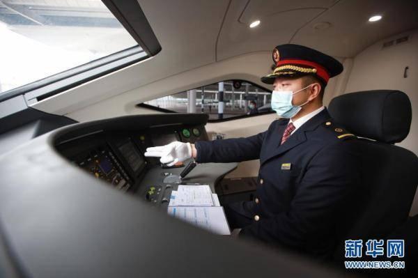 Tren-bala Fuxing inicia opera??o renovado no sudoeste da China