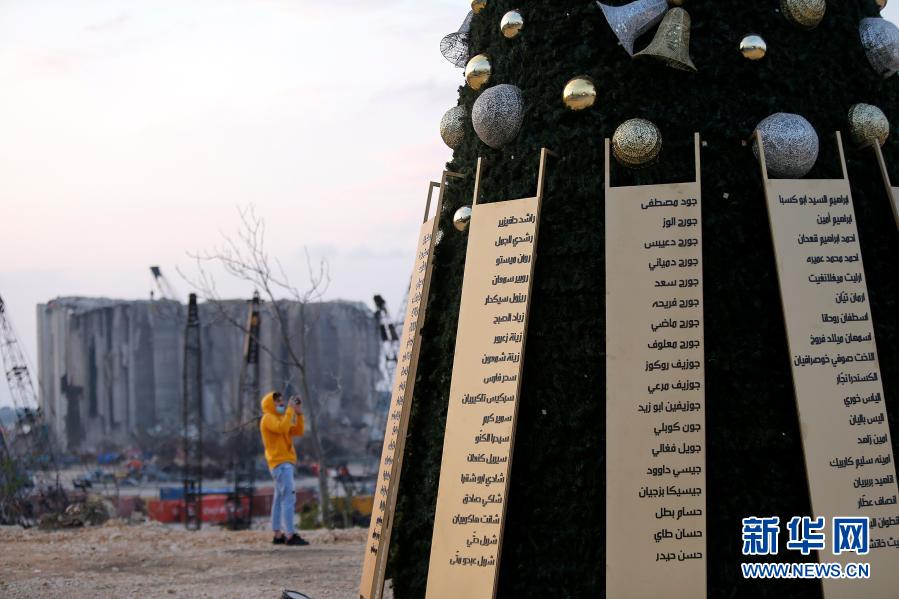 Líbano: árvore de Natal homenageia vítimas fatais