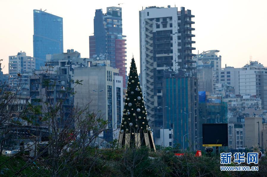 Líbano: árvore de Natal homenageia vítimas fatais