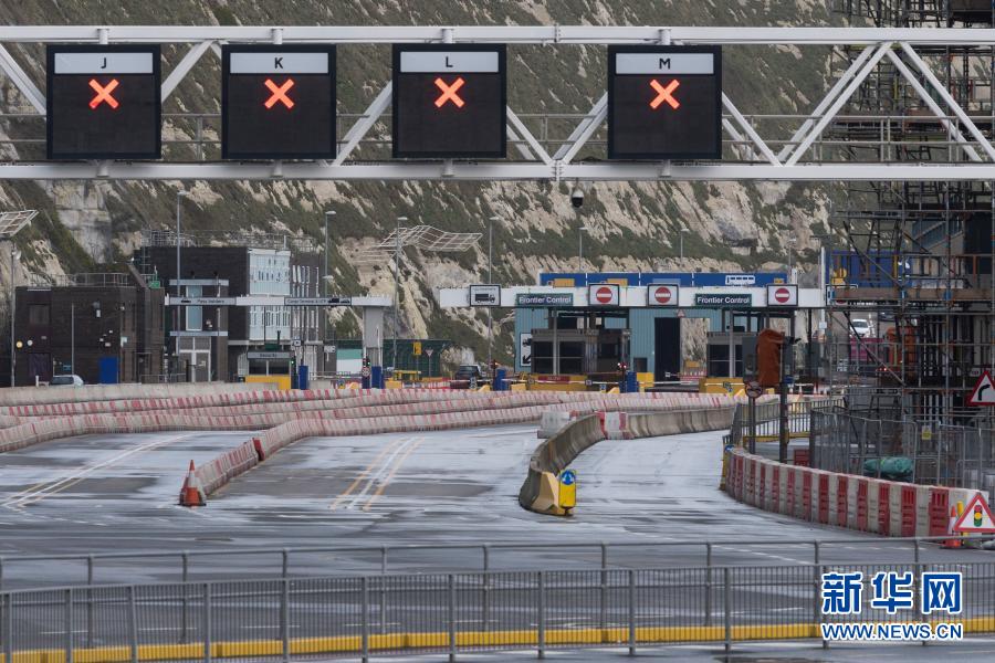 Reino Unido fecha acordo com Fran?a para permitir que caminh?es cruzem fronteira na quarta-feira