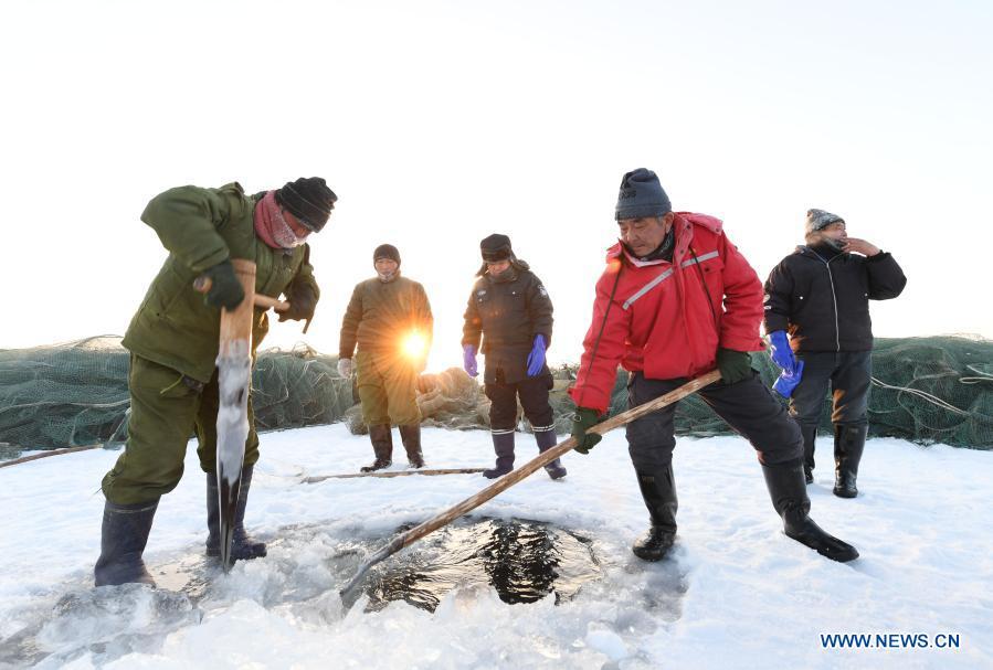 Xinjiang inaugura esta??o de pescas de inverno