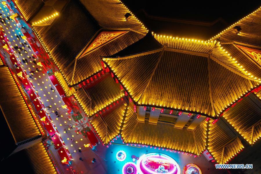 Decora??o com luzes no Bairro Antigo do Distrito Qilihe de Lanzhou