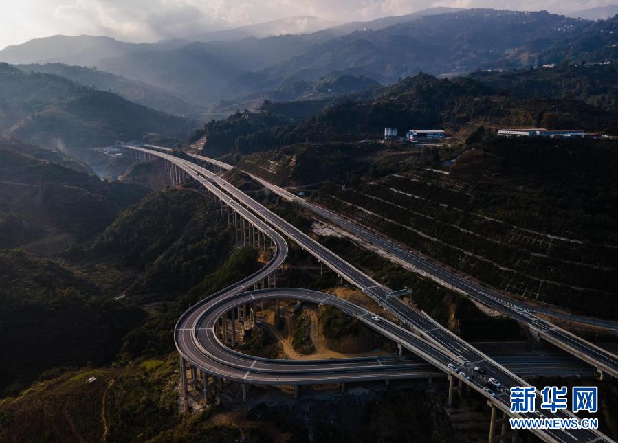 Todas as 16 cidades e prefeituras aut?nomas de Yunnan tem acesso a vias expressas