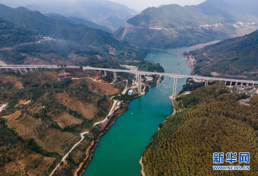 Todas as 16 cidades e prefeituras aut?nomas de Yunnan tem acesso a vias expressas