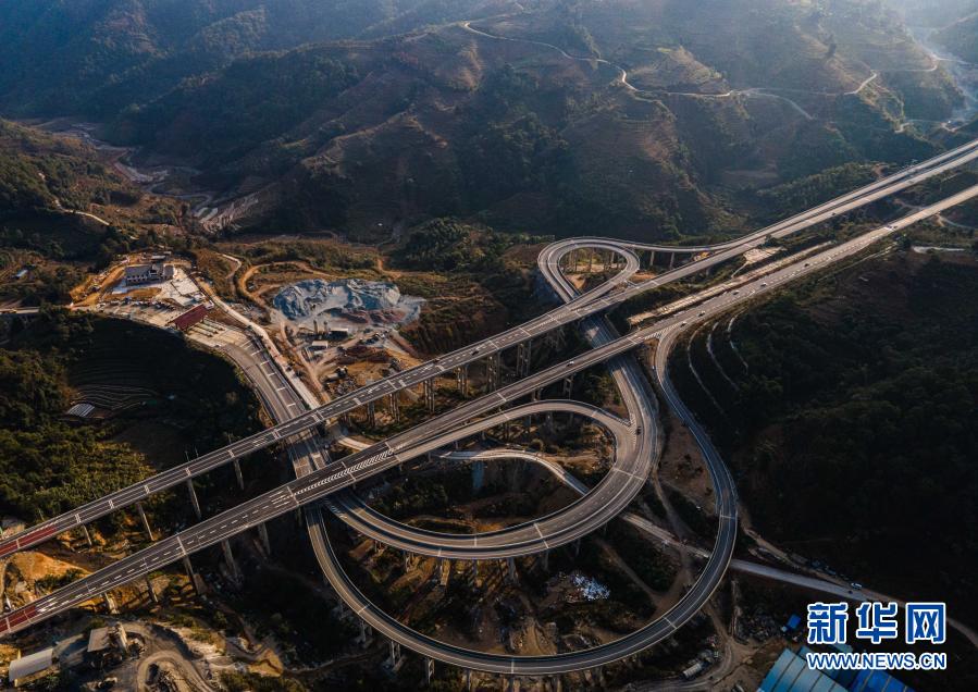 Todas as 16 cidades e prefeituras aut?nomas de Yunnan tem acesso a vias expressas