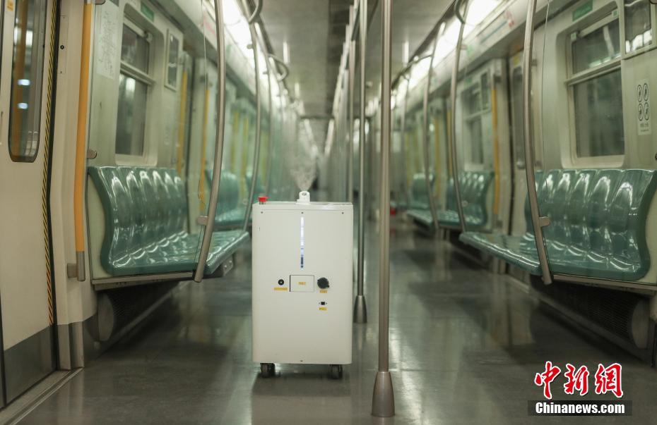 Galeria: rob? inteligente desinfeta vag?es de metro