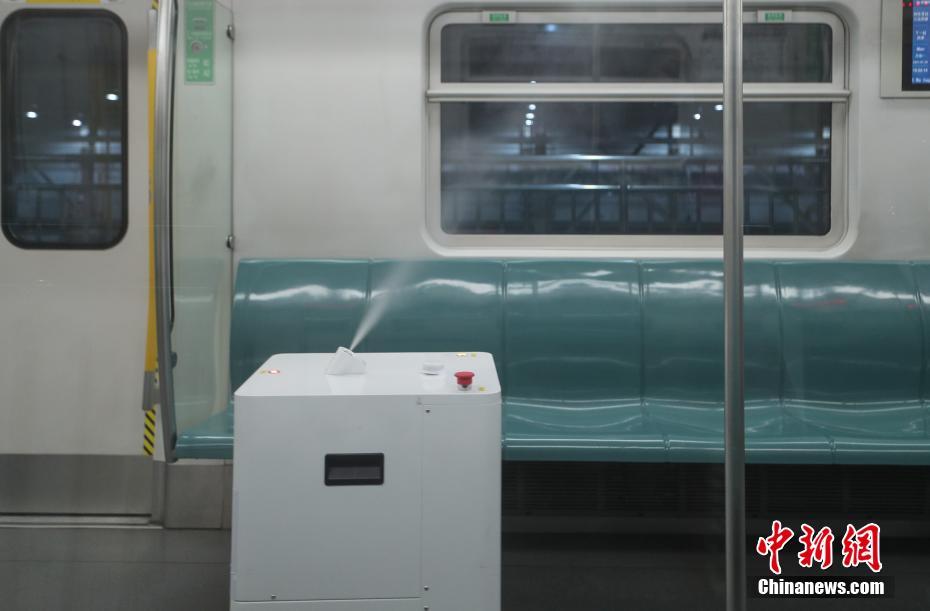 Galeria: rob? inteligente desinfeta vag?es de metro