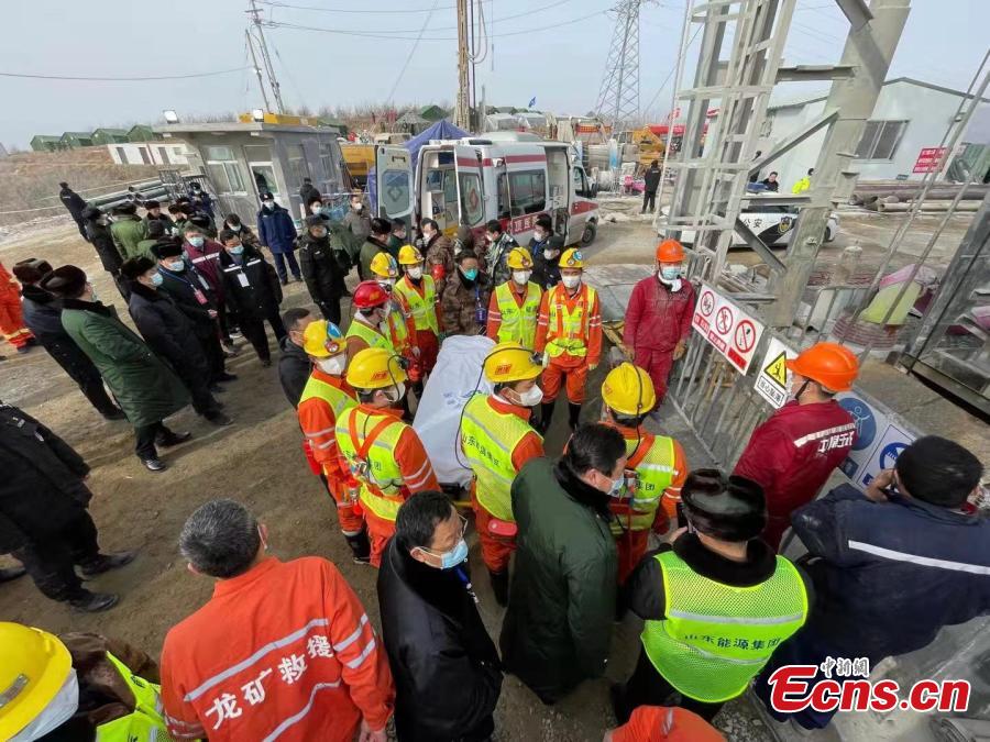 China: 11 mineiros resgatados 14 dias após explos?o