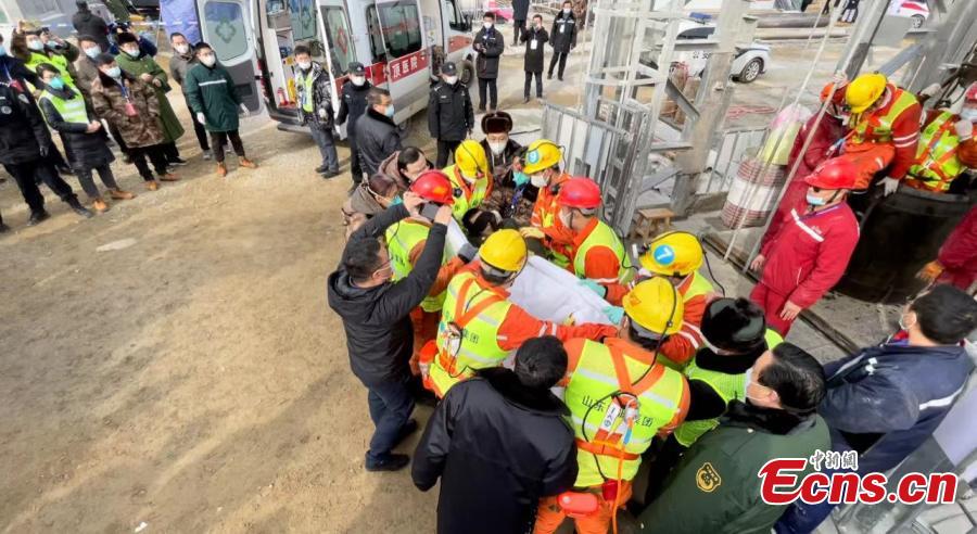 China: 11 mineiros resgatados 14 dias após explos?o