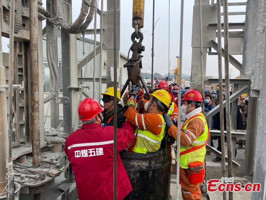 China: 11 mineiros resgatados 14 dias após explos?o
