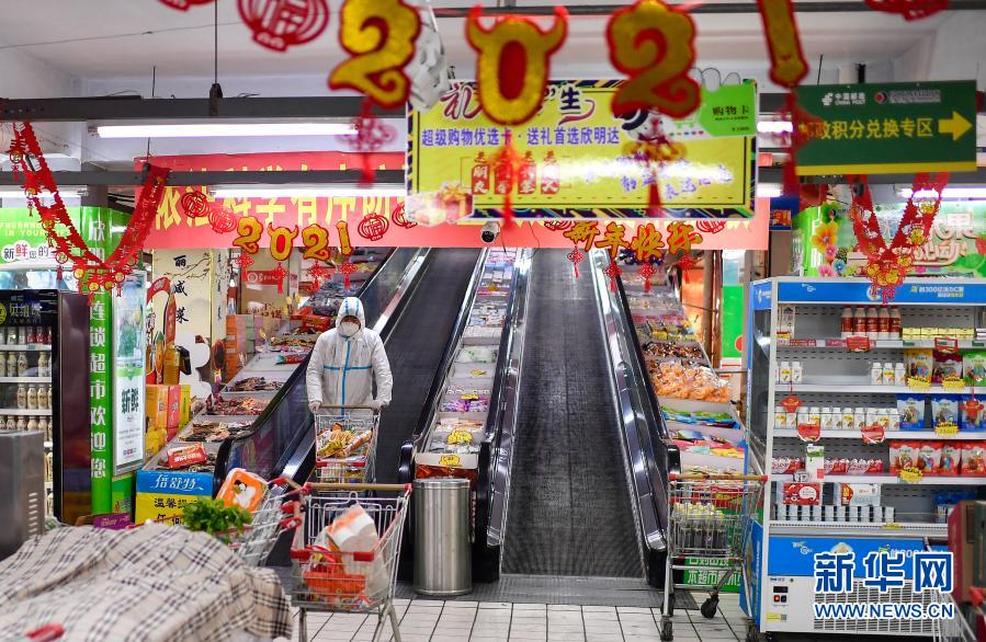 Jilin: bens de consumo diários vendidos pela metade do pre?o em Tonghua