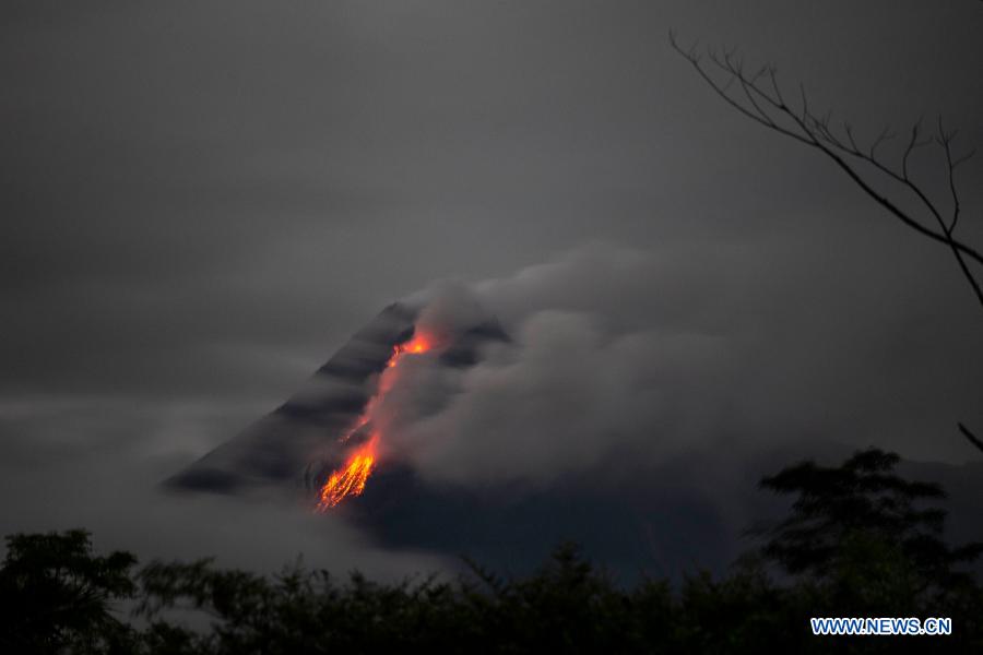 Indonésia: Merapi entra em erup??o