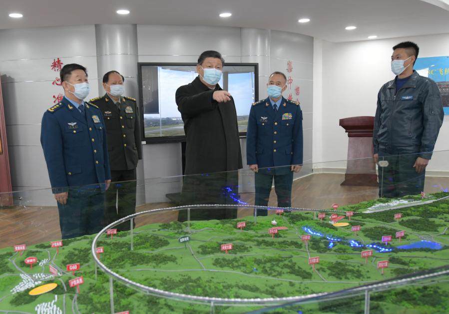 Xi inspeciona tropas da For?a Aérea estacionadas em Guizhou


