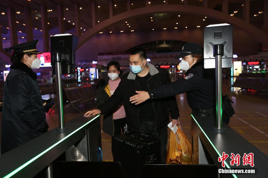 Cidade chinesa de Shijiazhuang retoma servi?o ferroviário de passageiros

