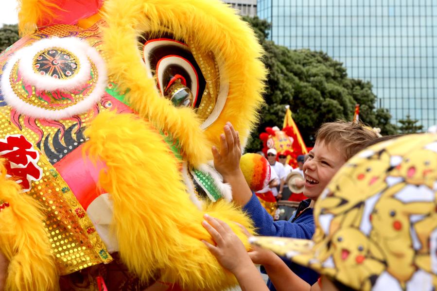 Pessoas ao redor do mundo participam das celebra??es do Ano Novo Chinês