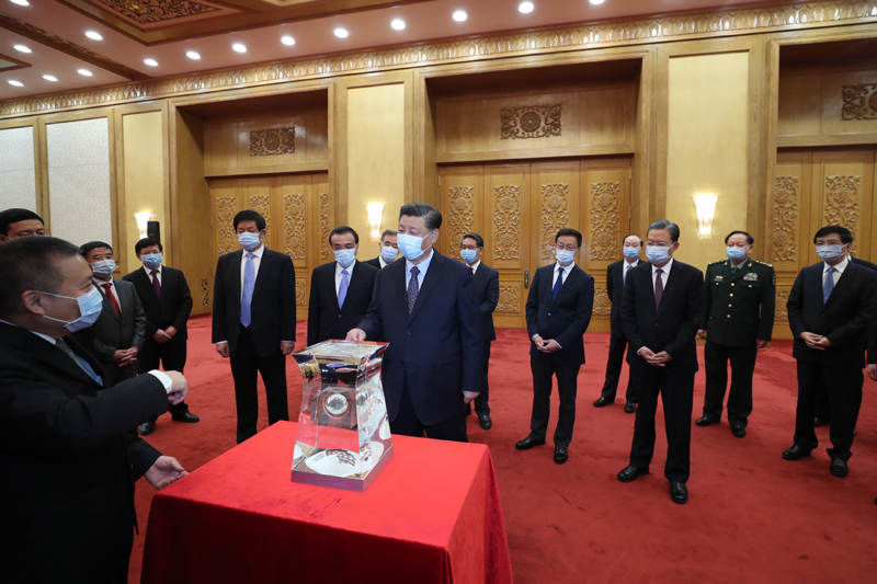 Xi reúne-se com representantes da miss?o Chang'e-5
