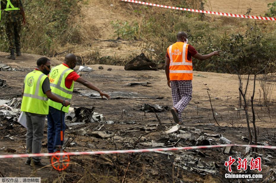 Avi?o militar nigeriano cai em Abuja