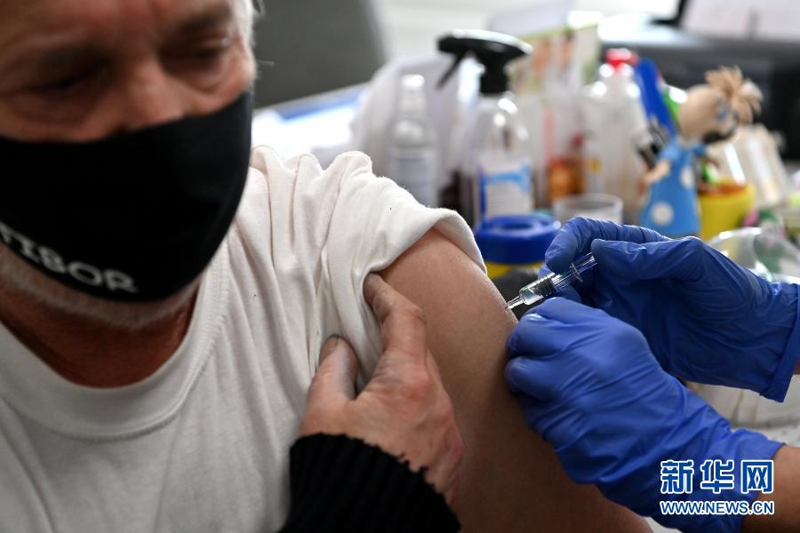 Hungria, que teme terceira onda da pandemia, come?a a usar vacinas chinesas