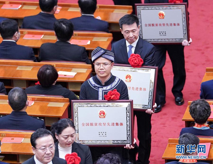 Xi Jinping declara vitória da China na luta contra a pobreza

