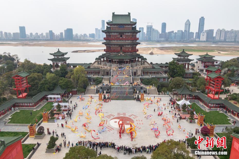 Várias partes da China celebram o Festival das Lanternas