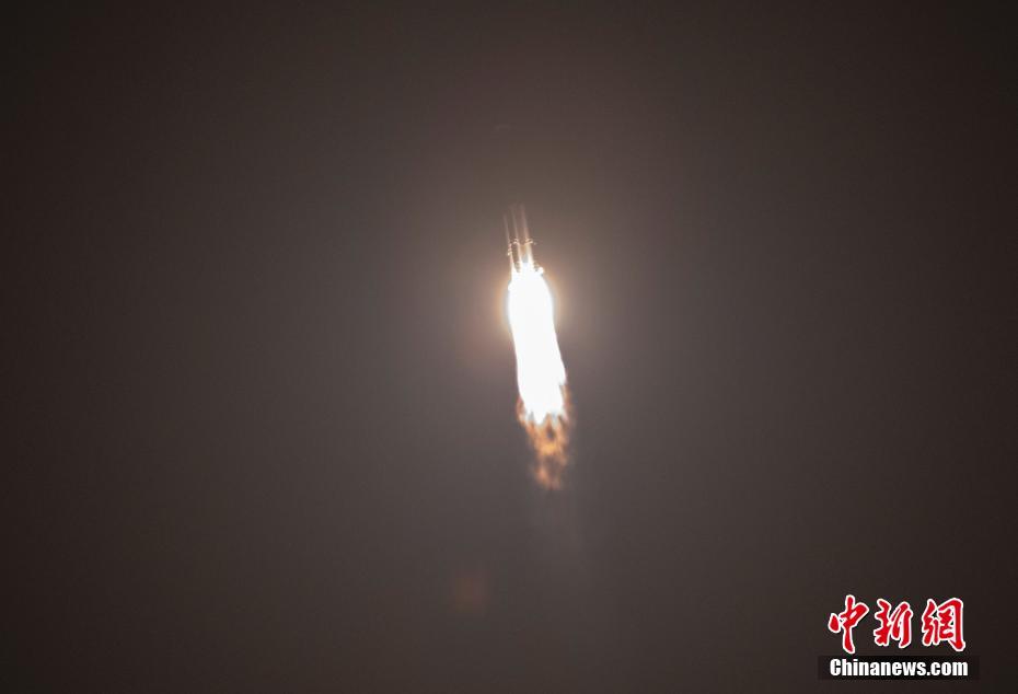 China lan?a foguete de carga de porte médio Longa Marcha-7A