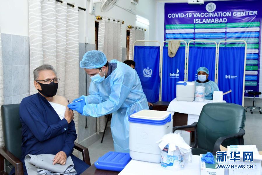 Paquist?o: Presidente toma vacina contra Covid-19 da Sinopharm