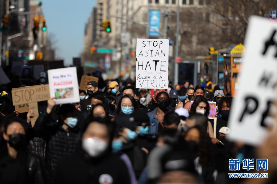 Pessoas em Nova York protestam contra discrimina??o e crimes de ódio contra asiáticos